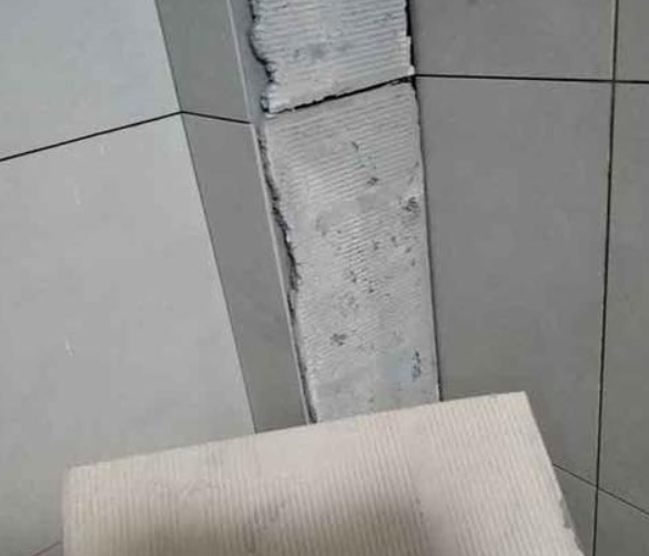 路北瓷砖空鼓维修公司分享下厨房瓷砖脱落的补救措施。
